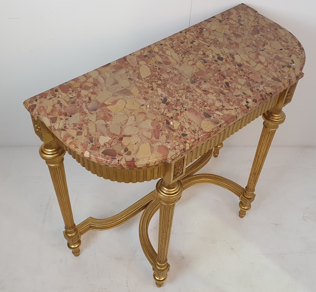 A VERY FINE 19TH CENTURY MARBLE TOP GILT CONSOLE TABLE, with breakfront, the frame decorated with a - Image 3 of 4