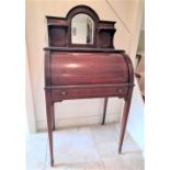 AN EARLY 20TH CENTURY MAHOGANY ROLL TOP WRITING DESK, circa 1900, with raised mirror back gallery, h