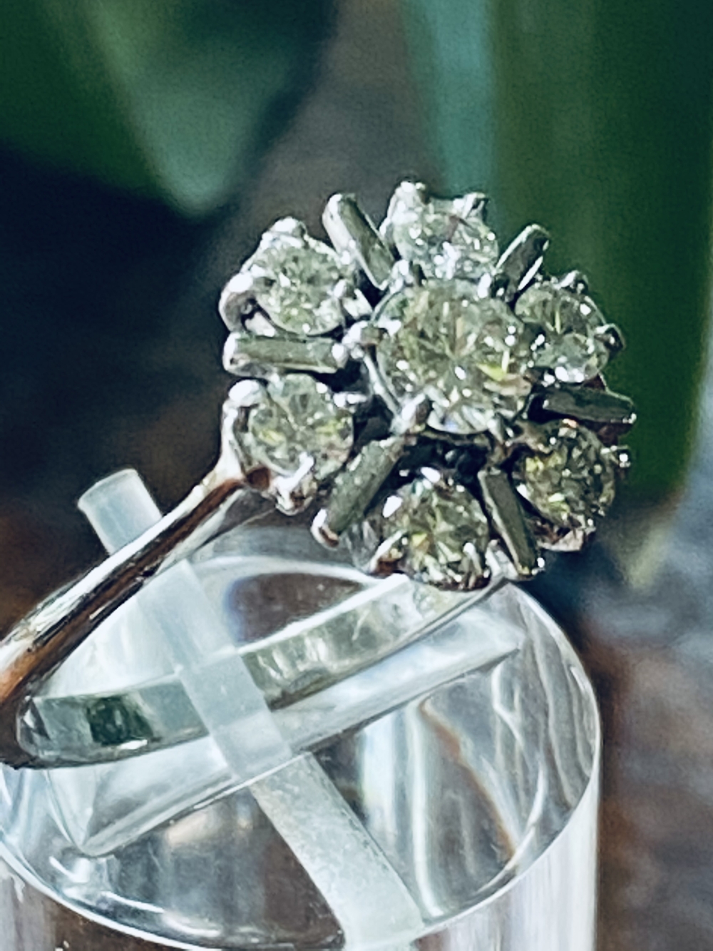 A VINTAGE 18CT WHITE GOLD DIAMOND DAISY CLUSTER RING, 1.10cts of diamond approx. Ring Size N. - Image 8 of 8