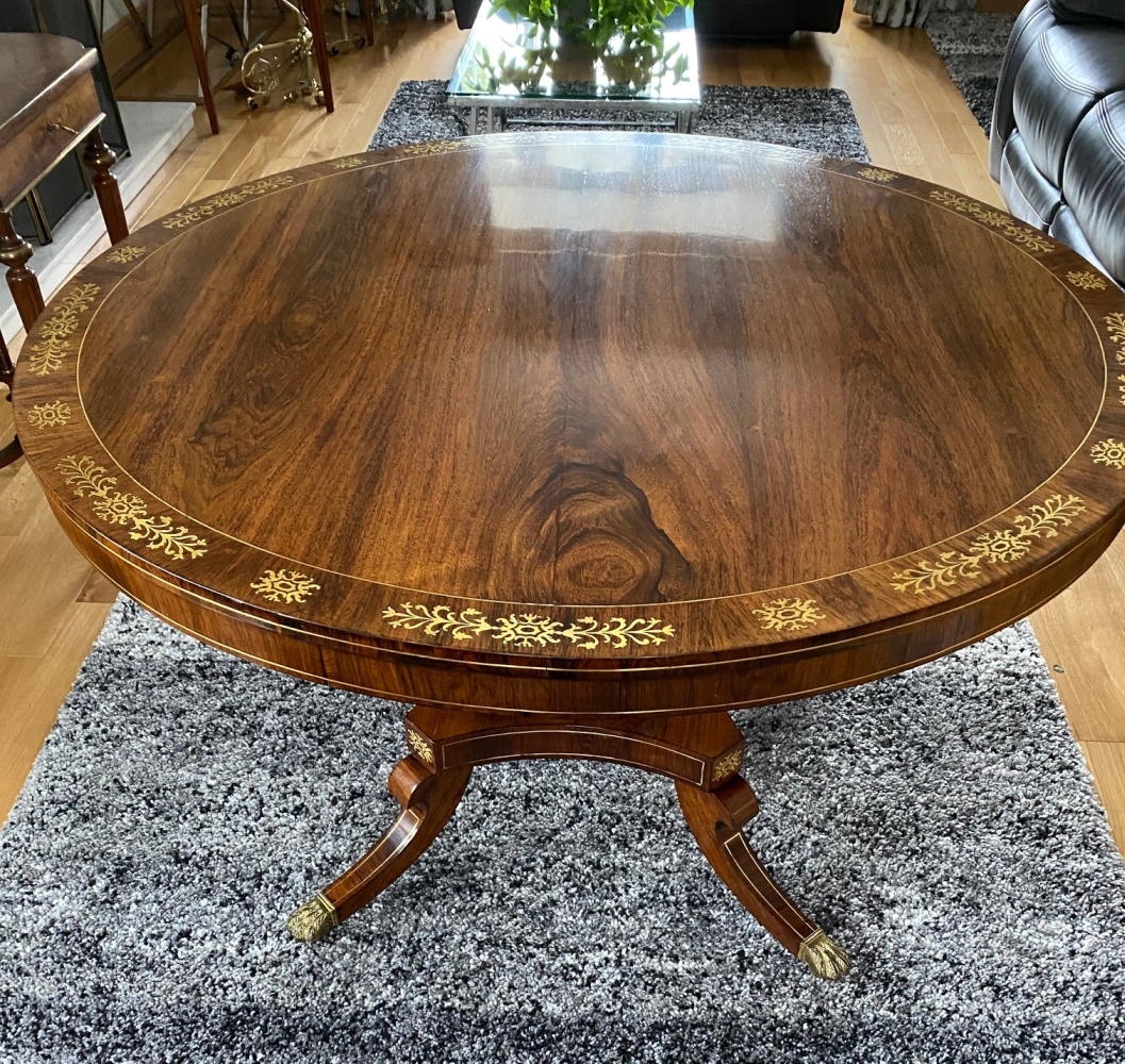 AN EXCEPTIONALLY FINE REGENCY ROSEWOOD BRASS INLAID TABLE, circular top decorated with wonderful inl - Image 2 of 11