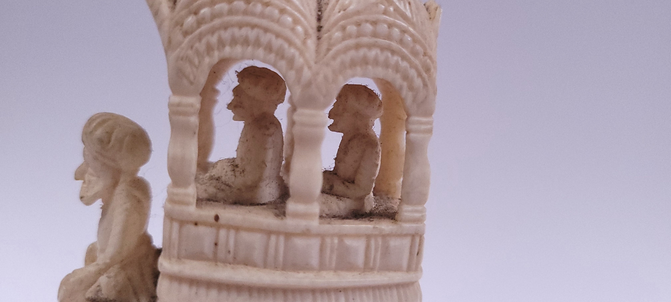 A FINELY CARVED IVORY FIGURE OF AN ELEPHANT CARRYING A HOWDAH, with a driver and two passengers with - Image 4 of 7