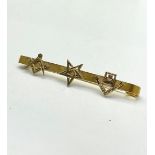 AN 18CT SOLID GOLD MASONIC PIN, can be used as a brooch, scarf or tie pin. Stamped 18ct. Length: 57m
