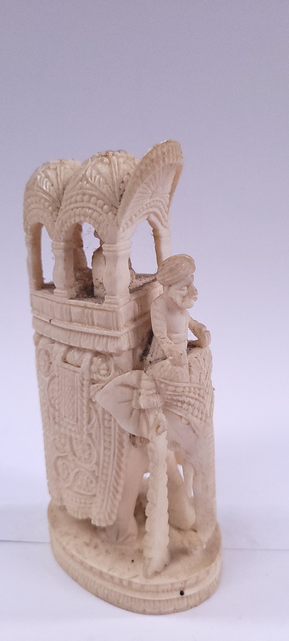 A FINELY CARVED IVORY FIGURE OF AN ELEPHANT CARRYING A HOWDAH, with a driver and two passengers with - Image 2 of 7