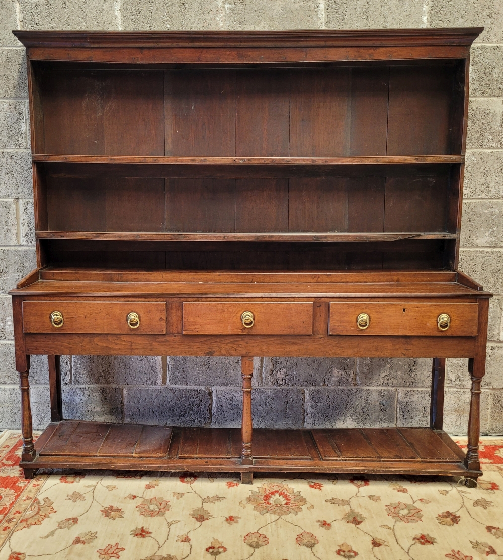 AN 18TH CENTURY OAK SIDE BOARD/ DRESSER, with raised shelved back, each shelf with plate lip and ree - Image 2 of 9