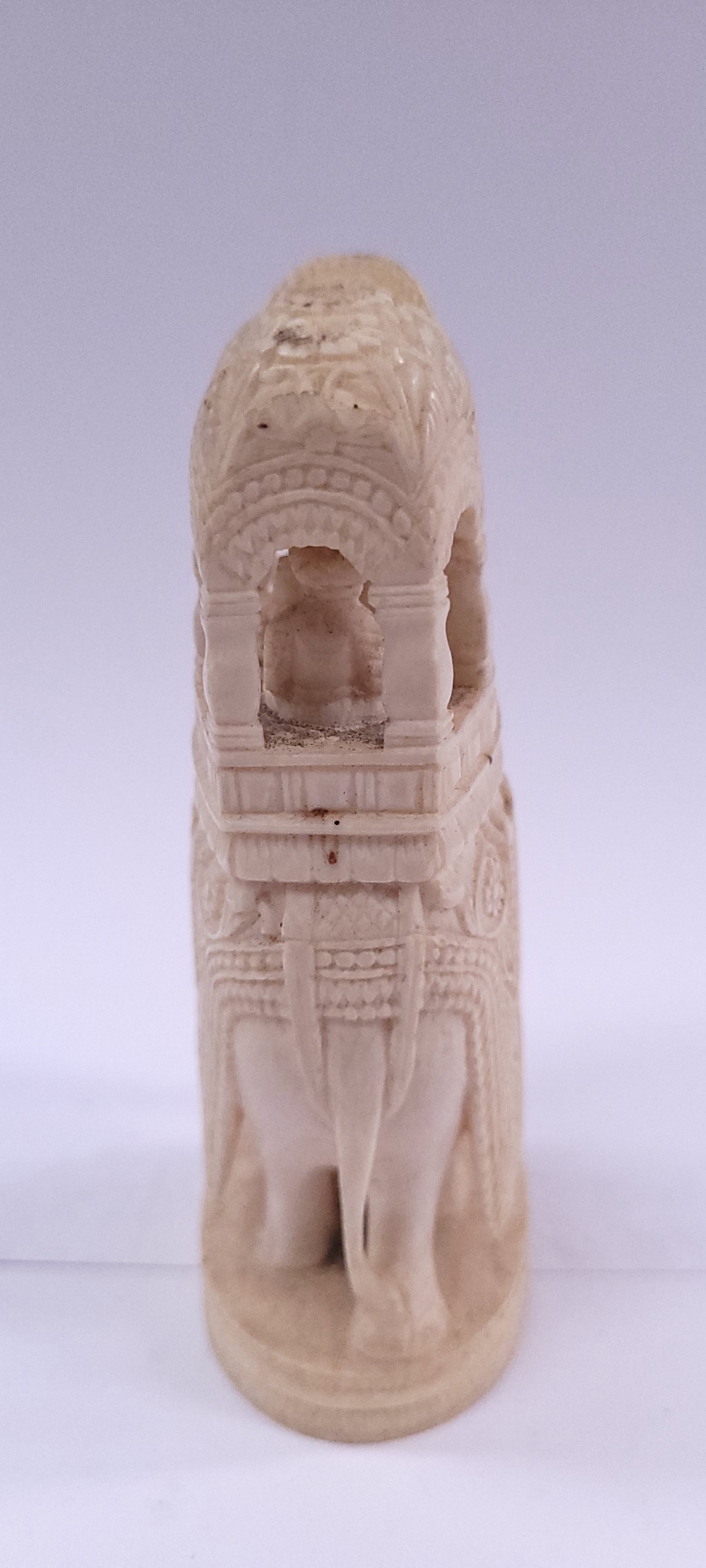A FINELY CARVED IVORY FIGURE OF AN ELEPHANT CARRYING A HOWDAH, with a driver and two passengers with - Image 3 of 7