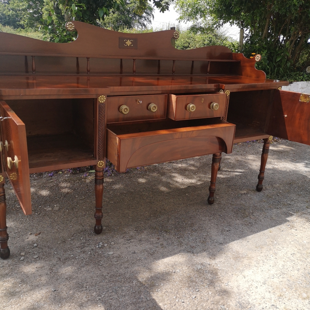 A VERY FINE 19TH CENTURY IRISH, CORK, REGENCY MAHOGANY SERVING TABLE, this is a fully restored piece - Image 4 of 11