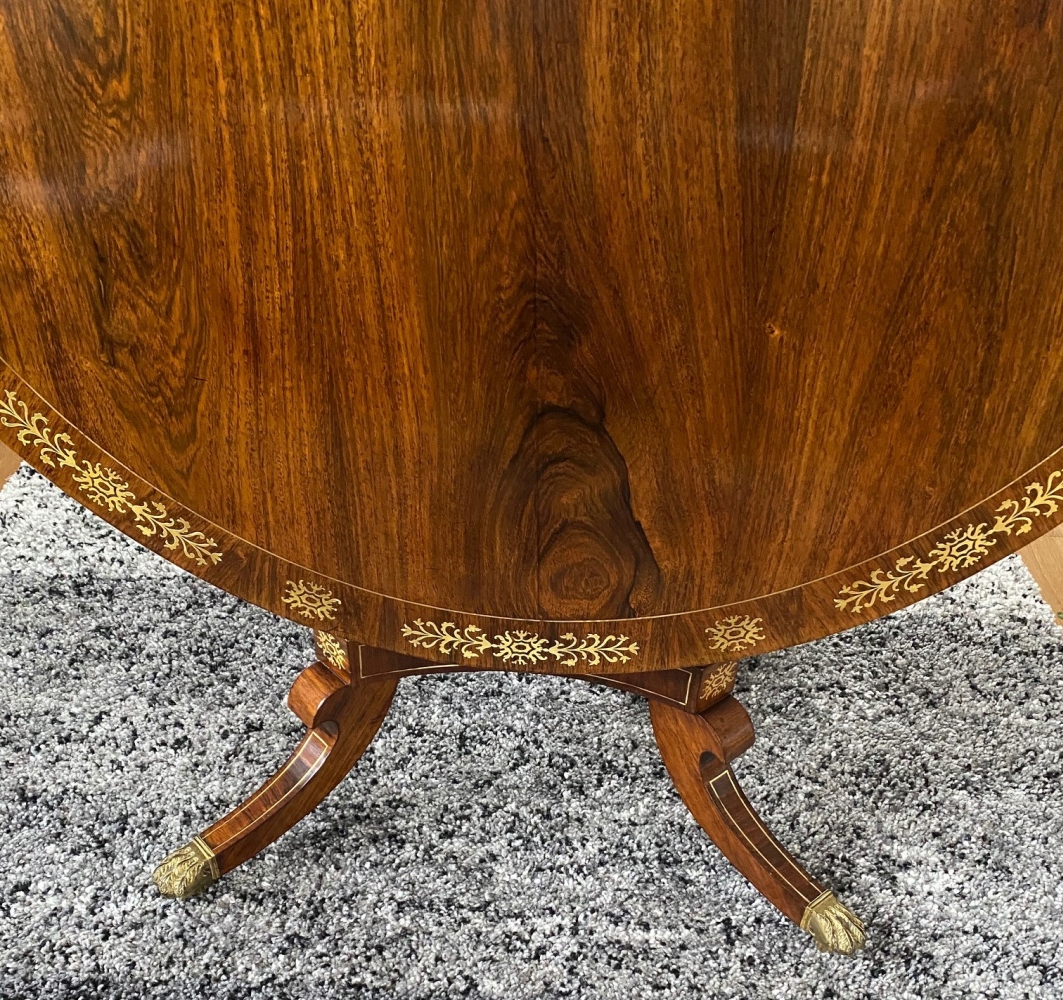 AN EXCEPTIONALLY FINE REGENCY ROSEWOOD BRASS INLAID TABLE, circular top decorated with wonderful inl - Image 11 of 11