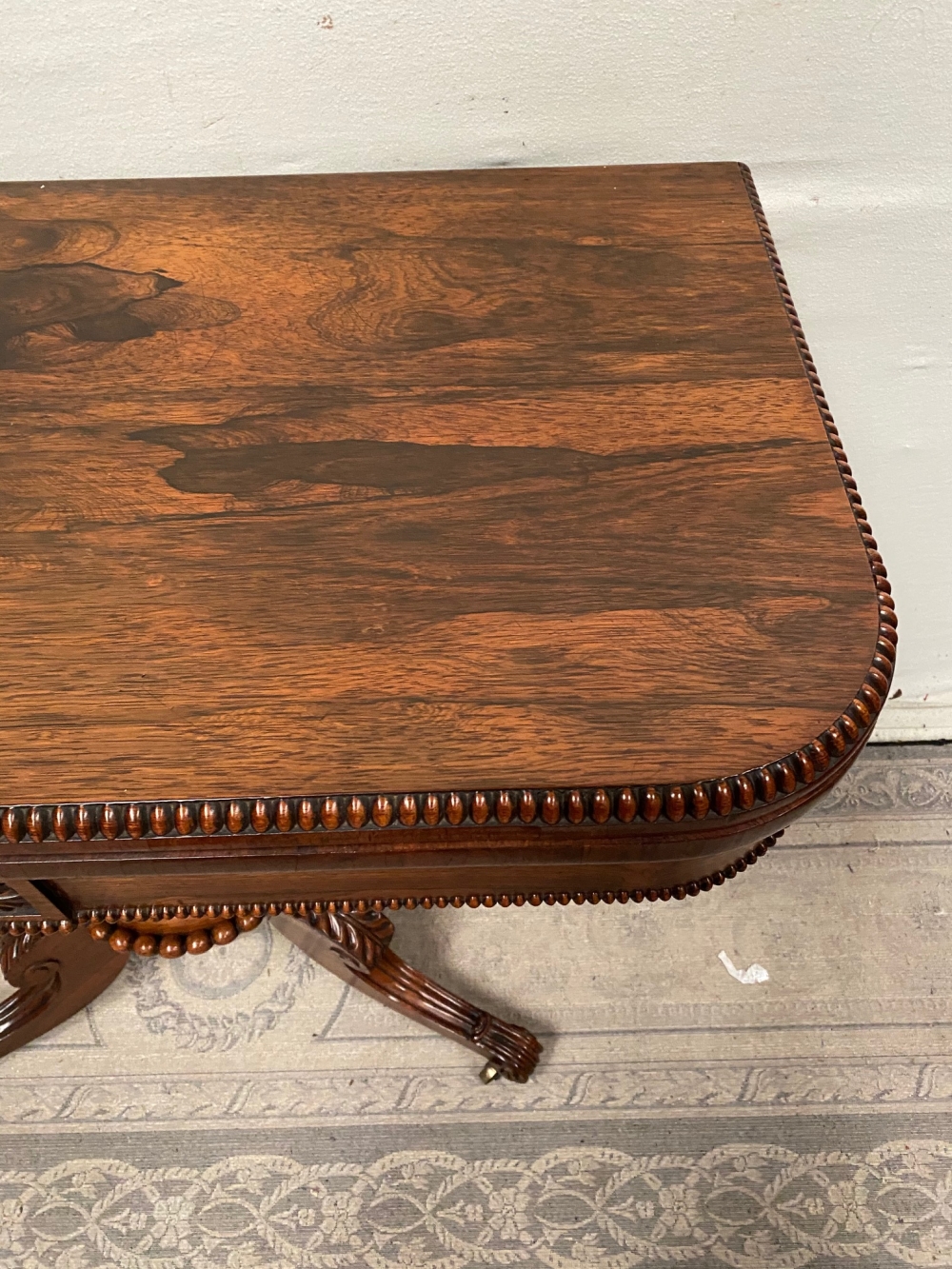 A VERY FINE REGENCY ROSEWOOD FOLD OVER CARD TABLE, with gadrooned rim to the curved fold over top, a - Image 5 of 6