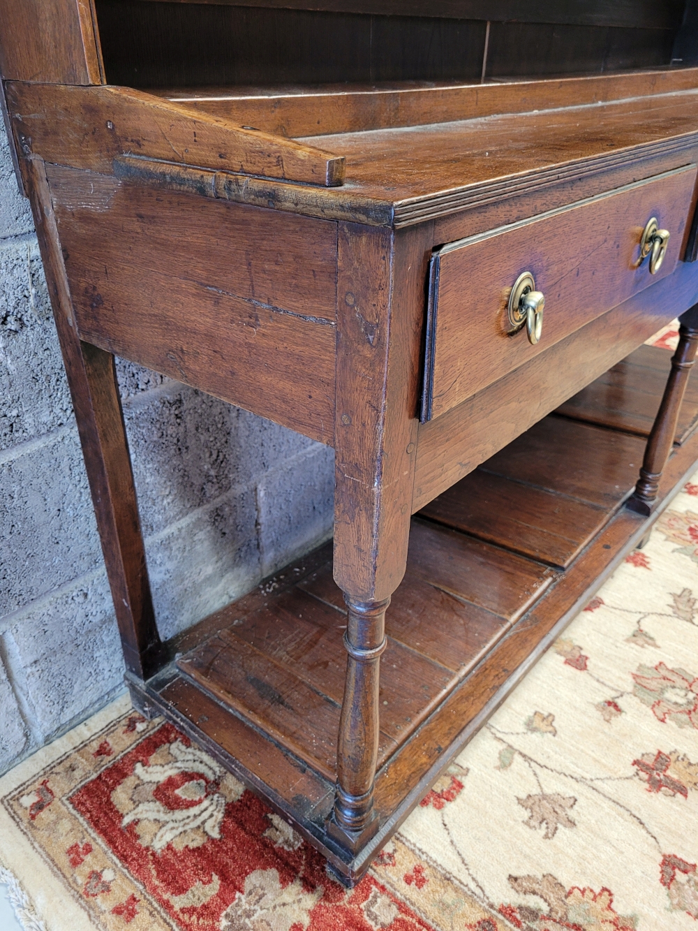 AN 18TH CENTURY OAK SIDE BOARD/ DRESSER, with raised shelved back, each shelf with plate lip and ree - Image 3 of 9