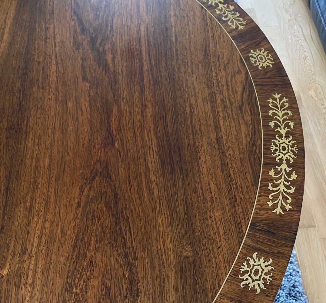 AN EXCEPTIONALLY FINE REGENCY ROSEWOOD BRASS INLAID TABLE, circular top decorated with wonderful inl - Image 4 of 11