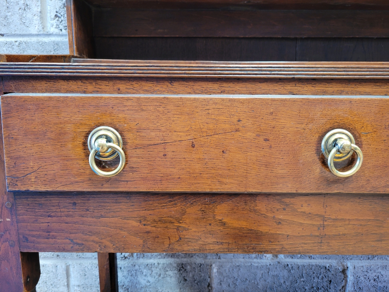 AN 18TH CENTURY OAK SIDE BOARD/ DRESSER, with raised shelved back, each shelf with plate lip and ree - Image 4 of 9