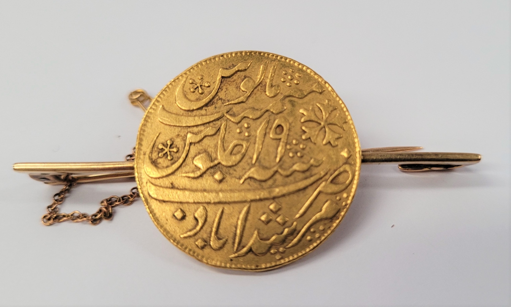A CASED 9CT YELLOW GOLD BAR BROOCH WITH GOLD COIN MOUNTED, - Coin: Bengal Presidency, Gold Mohur, in - Image 2 of 3