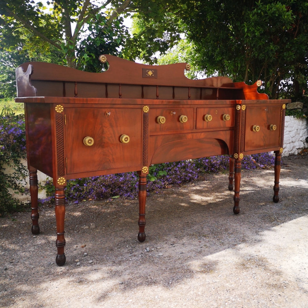 A VERY FINE 19TH CENTURY IRISH, CORK, REGENCY MAHOGANY SERVING TABLE, this is a fully restored piece