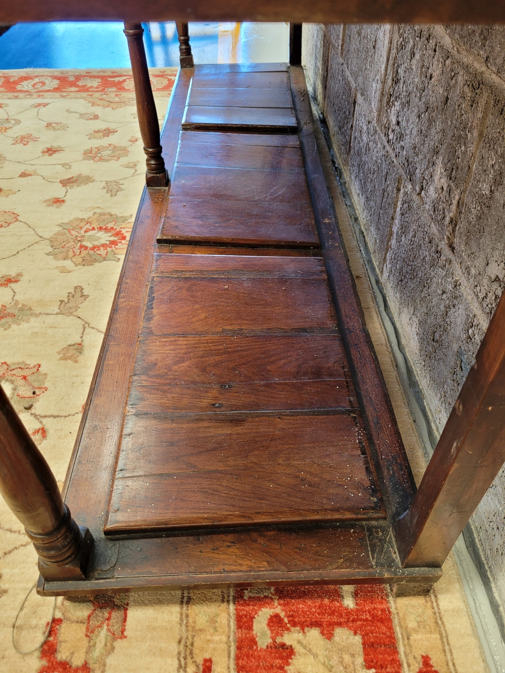 AN 18TH CENTURY OAK SIDE BOARD/ DRESSER, with raised shelved back, each shelf with plate lip and ree - Image 9 of 9