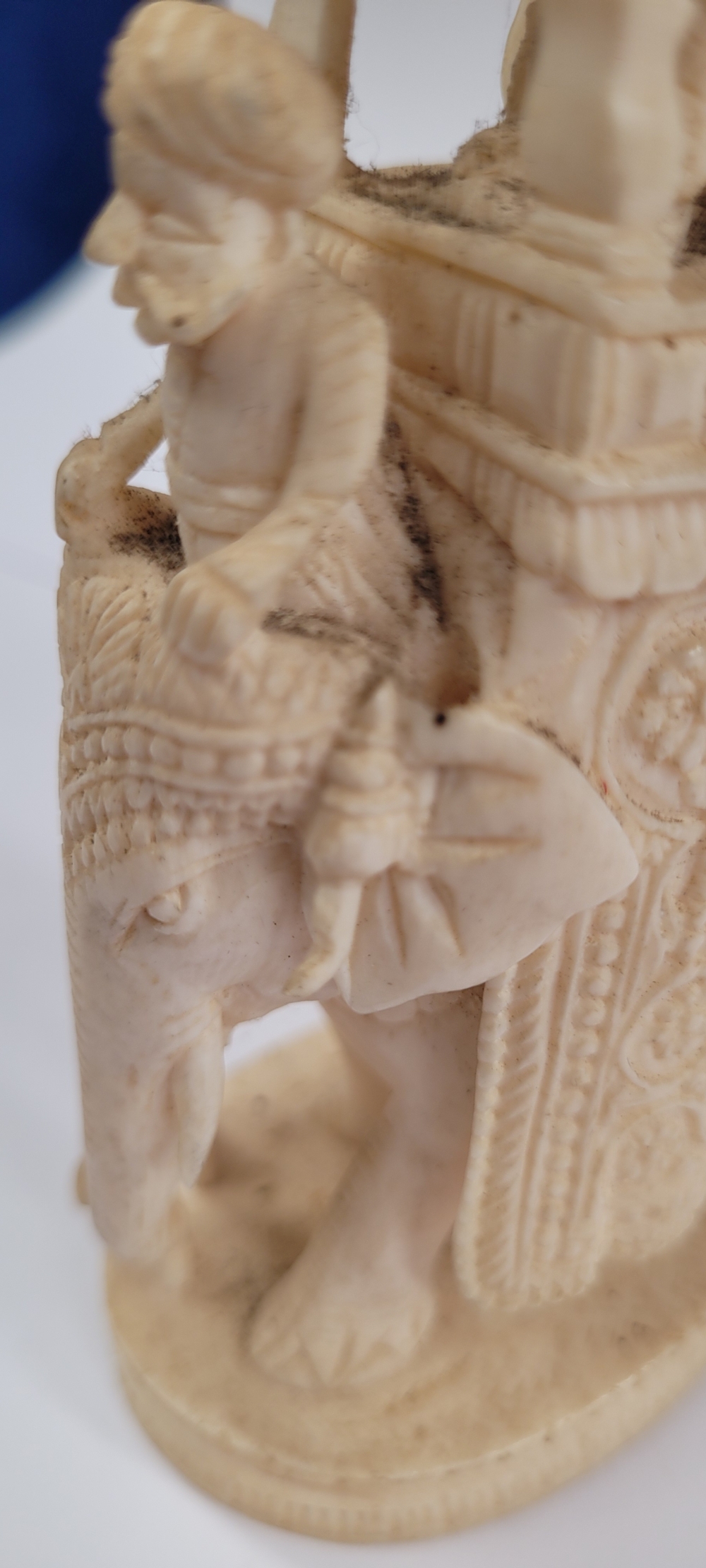 A FINELY CARVED IVORY FIGURE OF AN ELEPHANT CARRYING A HOWDAH, with a driver and two passengers with - Image 6 of 7