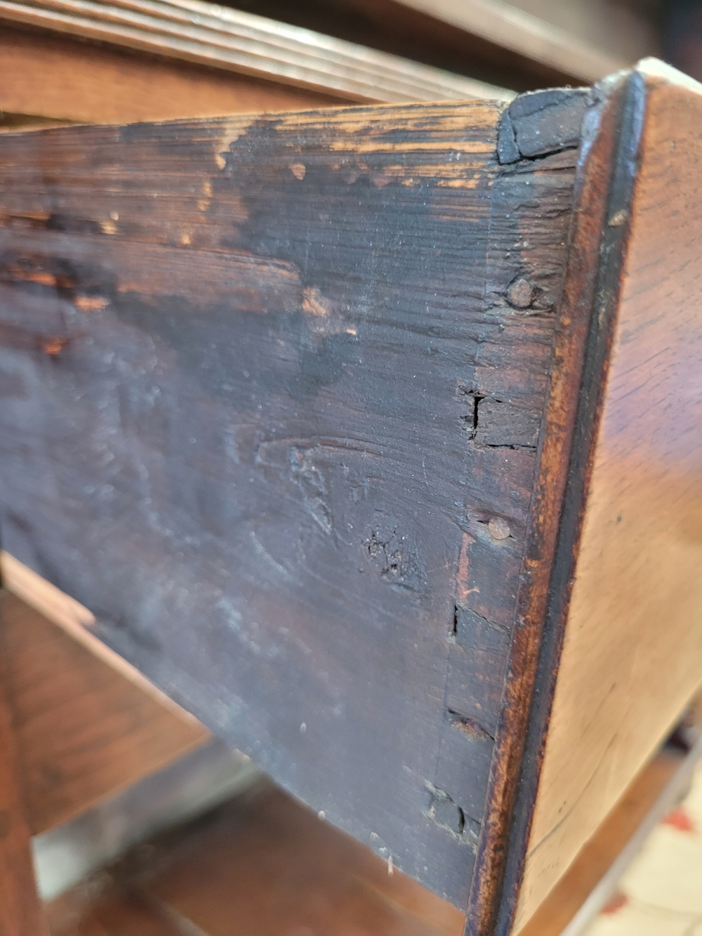 AN 18TH CENTURY OAK SIDE BOARD/ DRESSER, with raised shelved back, each shelf with plate lip and ree - Image 5 of 9