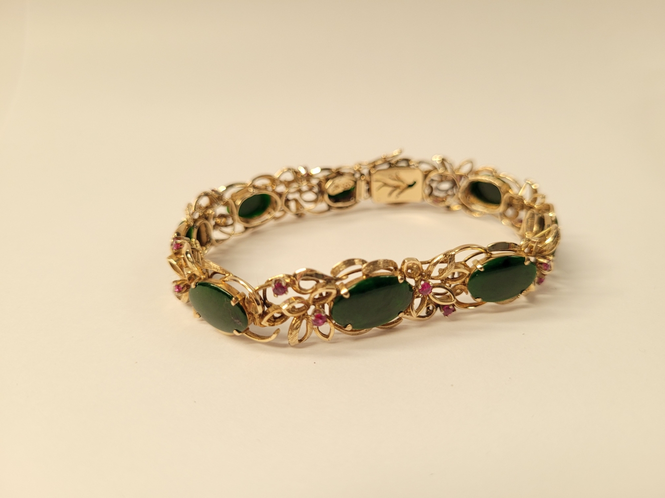 A 14CT YELLOW GOLD JADE AND RUBY BRACELET, 19cm long. Floral design setting. Marked 585 14K. - Image 7 of 7