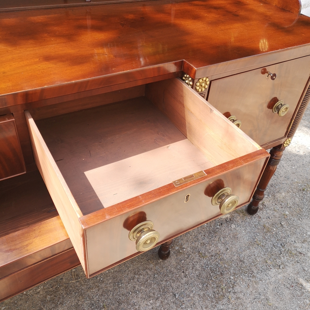 A VERY FINE 19TH CENTURY IRISH, CORK, REGENCY MAHOGANY SERVING TABLE, this is a fully restored piece - Image 5 of 11