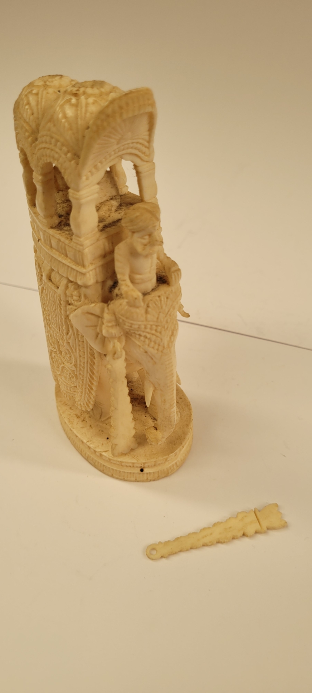 A FINELY CARVED IVORY FIGURE OF AN ELEPHANT CARRYING A HOWDAH, with a driver and two passengers with - Image 7 of 7