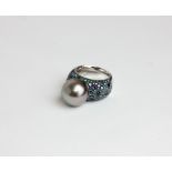 A Tahitian silver grey pearl and gem set dress ring, the shoulders pavé set with graduated amethysts