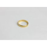 A 22ct gold wedding ring 2.9g
