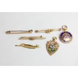 Two 9ct gold pendants; three 9ct gold bar brooches; an 18ct gold bar brooch 21.8g