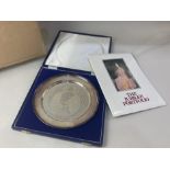 An Elizabeth II silver, Silver Jubilee commemorative plate, makers Roberts & Dore Ltd, London