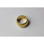 A 22ct gold ring, 26g