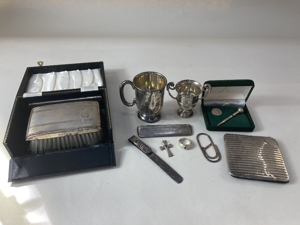 An Elizabeth II cased silver backed clothes brush and comb, maker W I Broadway & Co, Birmingham