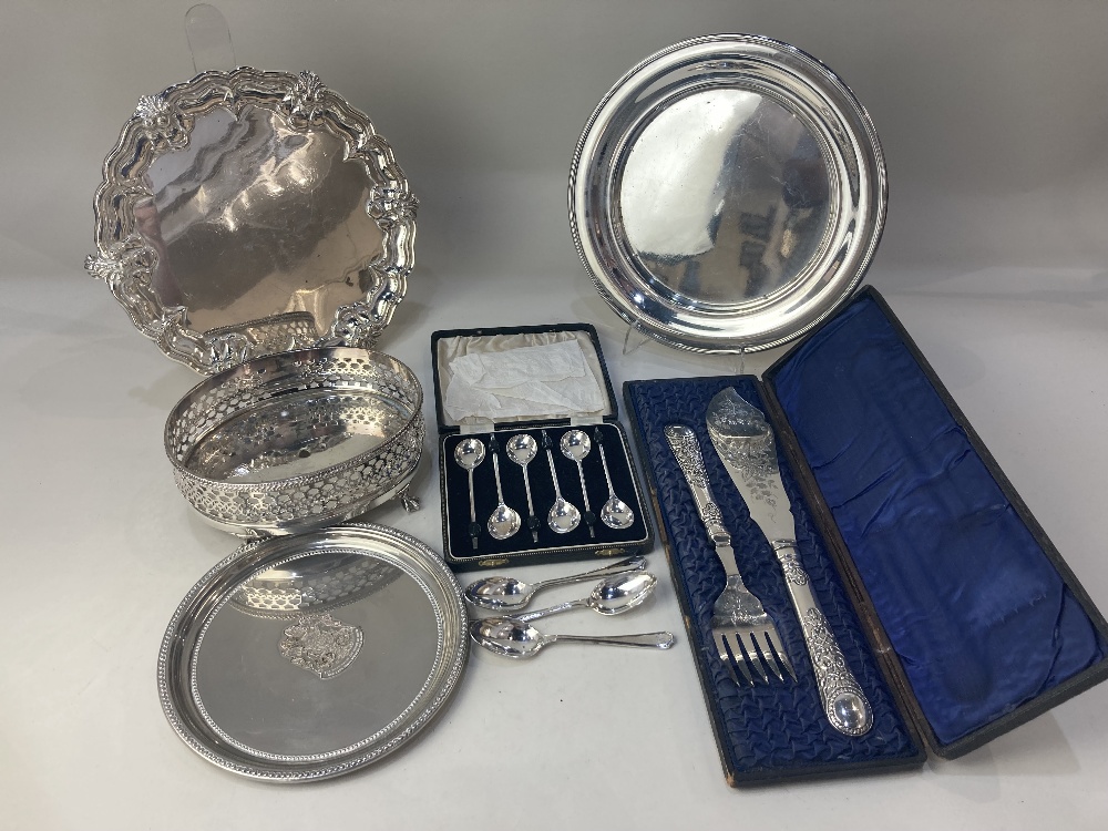 A collection of silver plated wares, including a salver, a cased pair of fish servers, a cased set