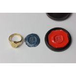 An 18ct gold signet ring with engraved crest 13g with two matching wax seals in circular box,