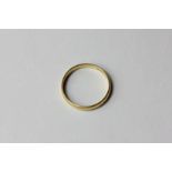 A 22ct gold wedding ring 2.7g