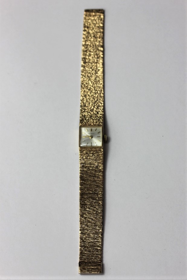 A lady's 9ct gold bracelet by Jean Renet 33.1g gross