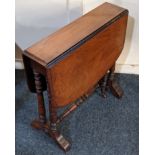 A Victorian walnut Sutherland table, with two drop flaps, on turned supports, 69cm fully extended