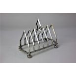 A George V silver toast rack six divisions with central handle, London 1910, 12oz 16cm