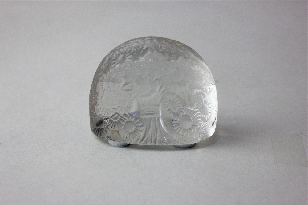 An R Lalique 'Marguerites' glass menu holder, of domed form, 4cm high (a/f)