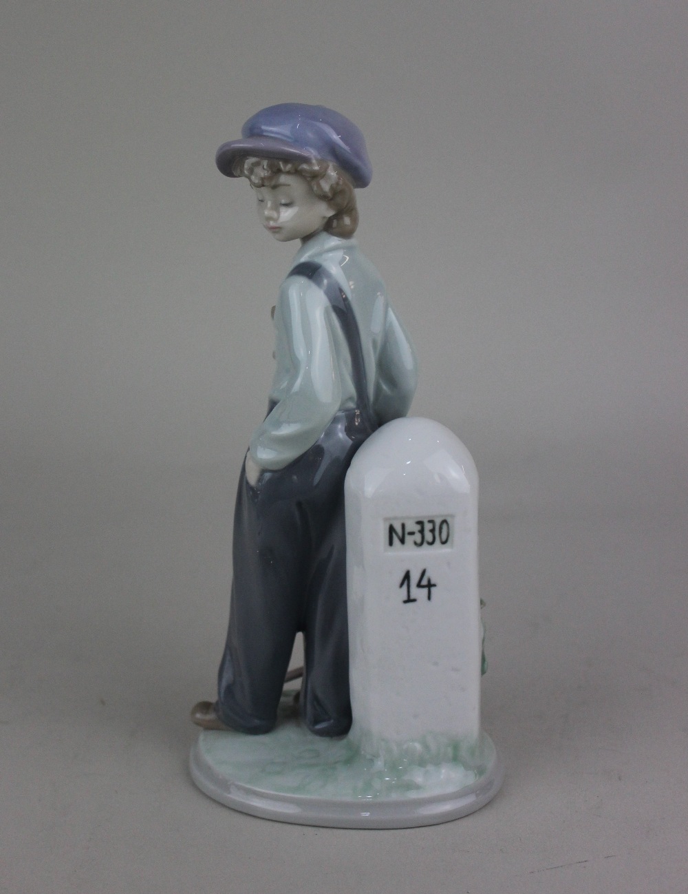 A Lladro porcelain figure of a boy 'The Wanderer', 21cm high, with box - Image 2 of 3