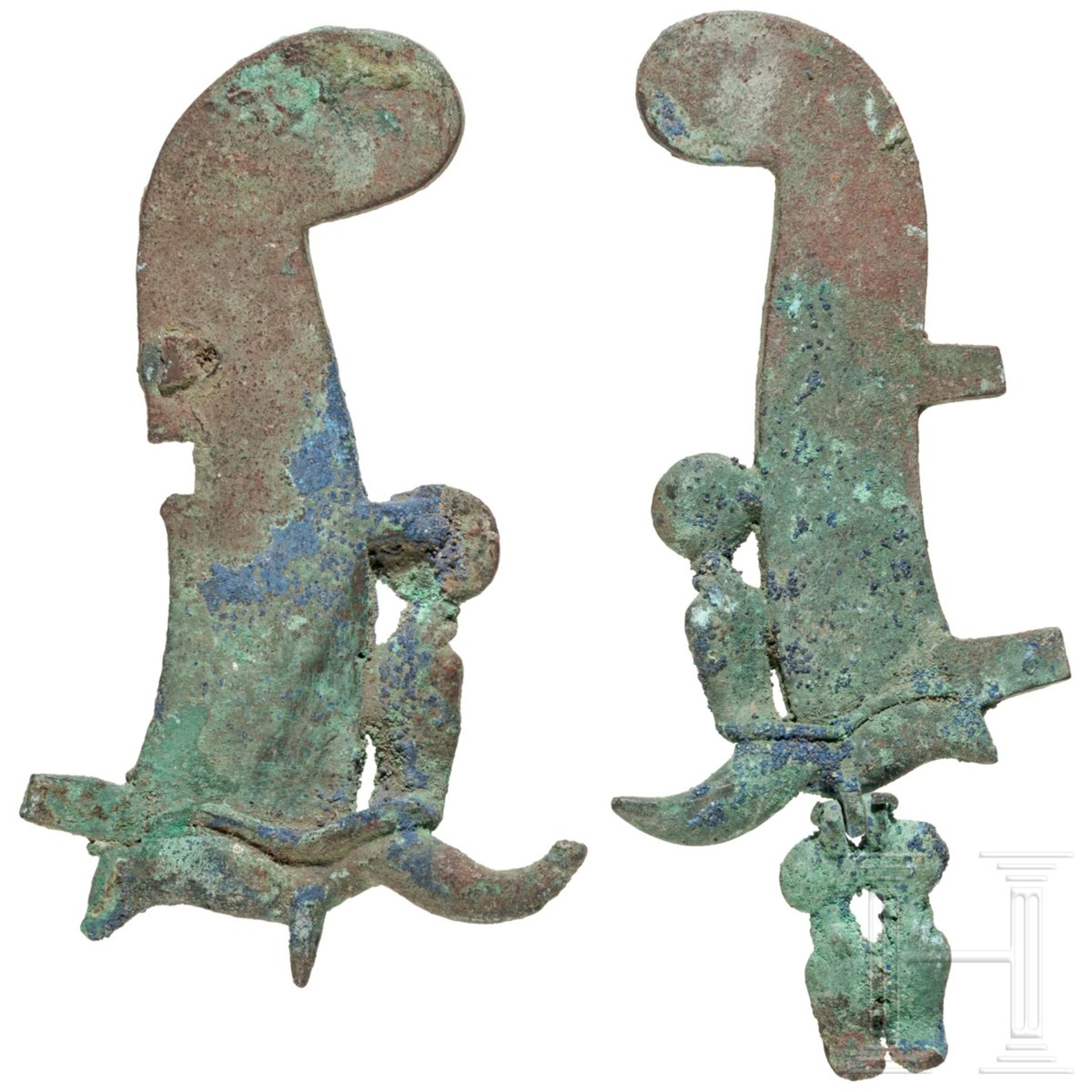 Zwei Hälften von Federkronen mit Uräusschlangen, Bronze, Ägypten, 2. - 1. Jtsd. v. Chr. - Image 2 of 2