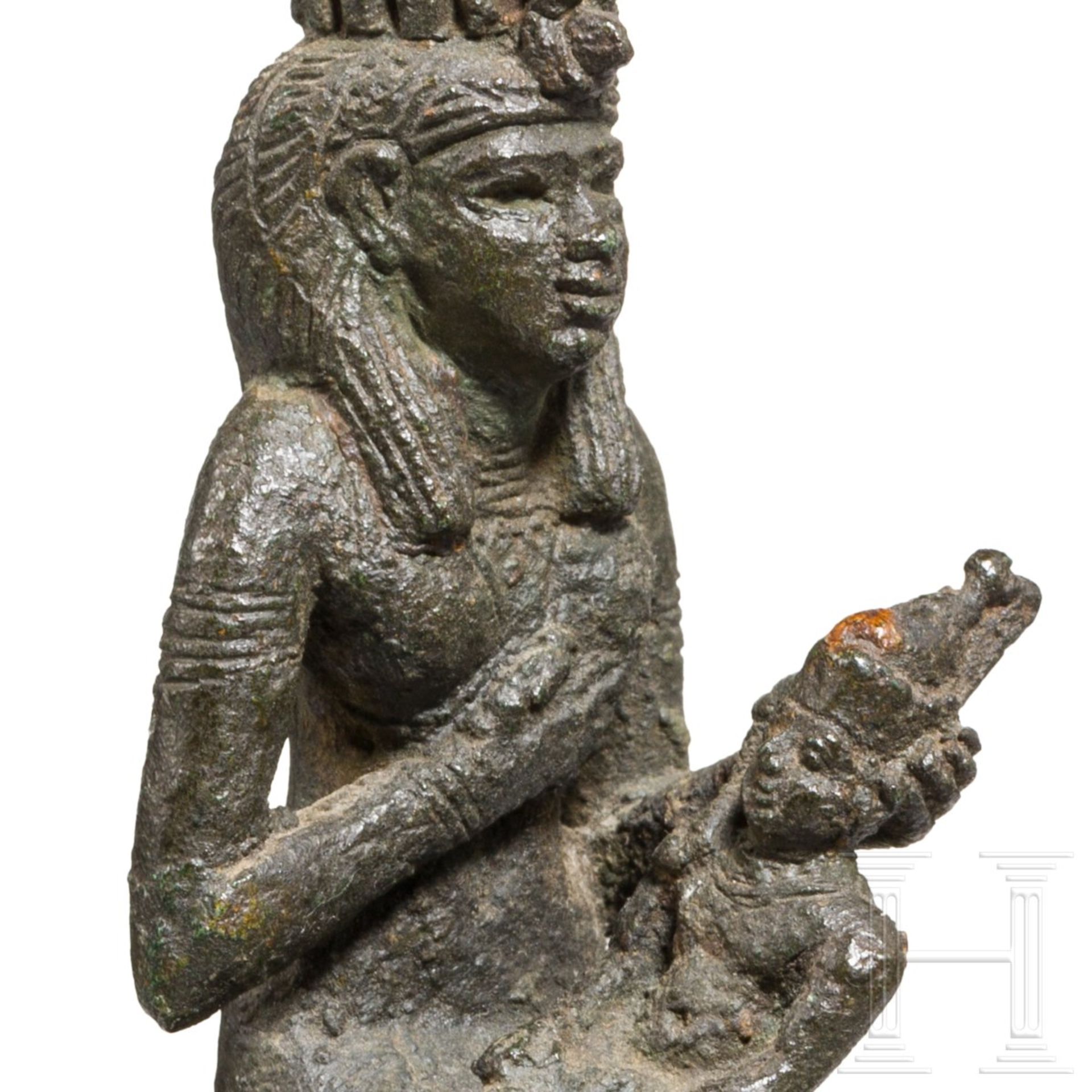 Bronze der Göttin Isis mit Harpokrates, Ägypten, Spätzeit, 664 - 332 v. Chr. - Image 5 of 6