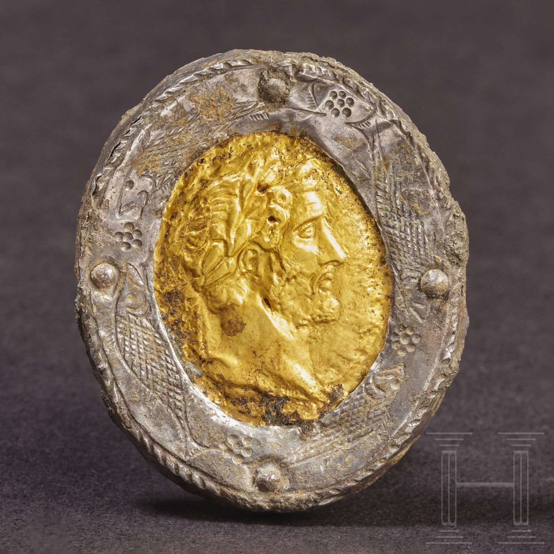 Porträtfibel mit dem goldenen Bildnis des Antoninus Pius, römisch, Mitte 2. - 3. Jhdt.