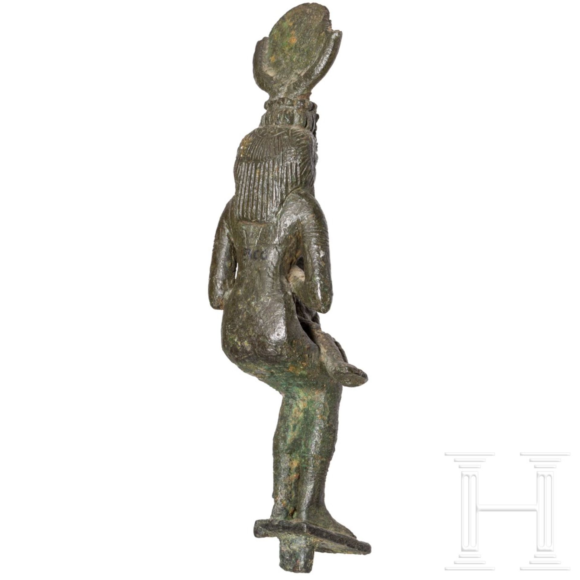 Bronze der Göttin Isis mit Harpokrates, Ägypten, Spätzeit, 664 - 332 v. Chr. - Image 4 of 6