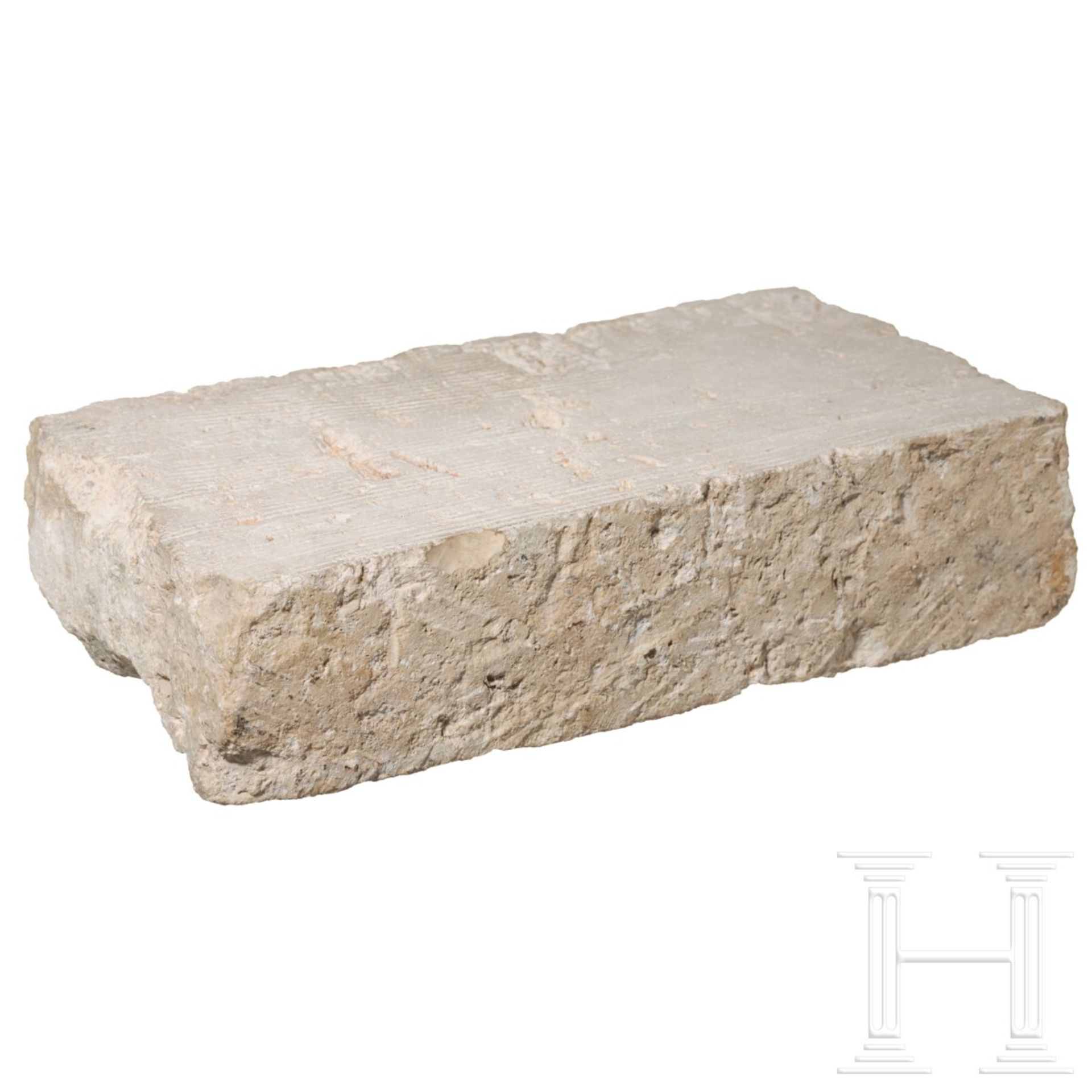 Fragment eines romanischen Kalksteinfrieses, Frankreich, wohl Cluny, 11./12. Jhdt. - Image 4 of 6