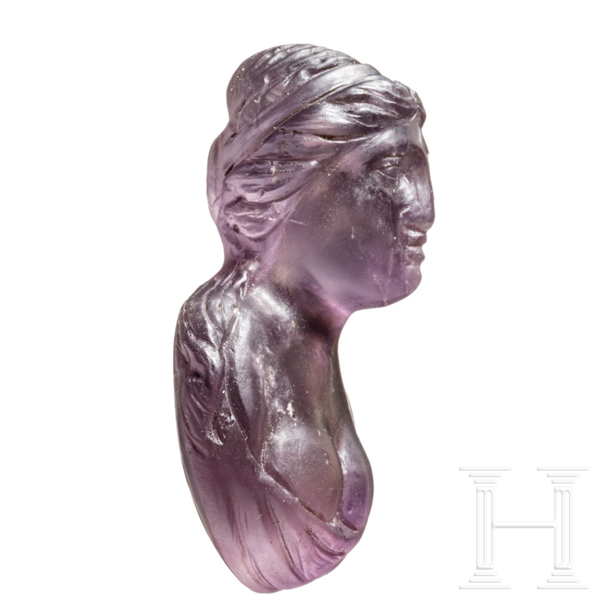 Miniaturbüste einer Frau, violetter Amethyst, parthisch, 2. - 1. Jhdt. v. Chr. - Bild 4 aus 5
