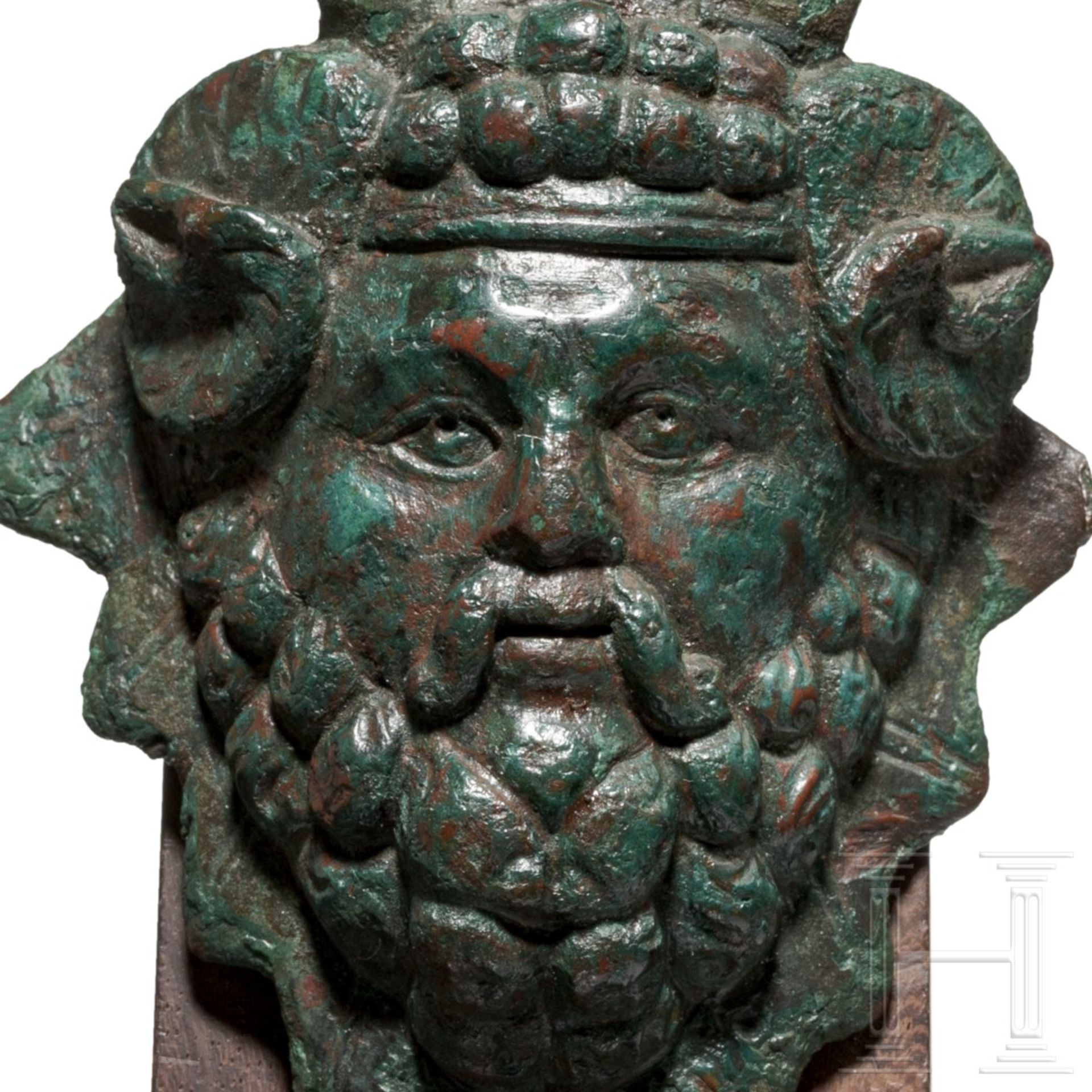 Bronze-Attasche mit dem Haupt des Jupiter-Ammon, römisch, 1. - 2. Jhdt. - Image 5 of 5