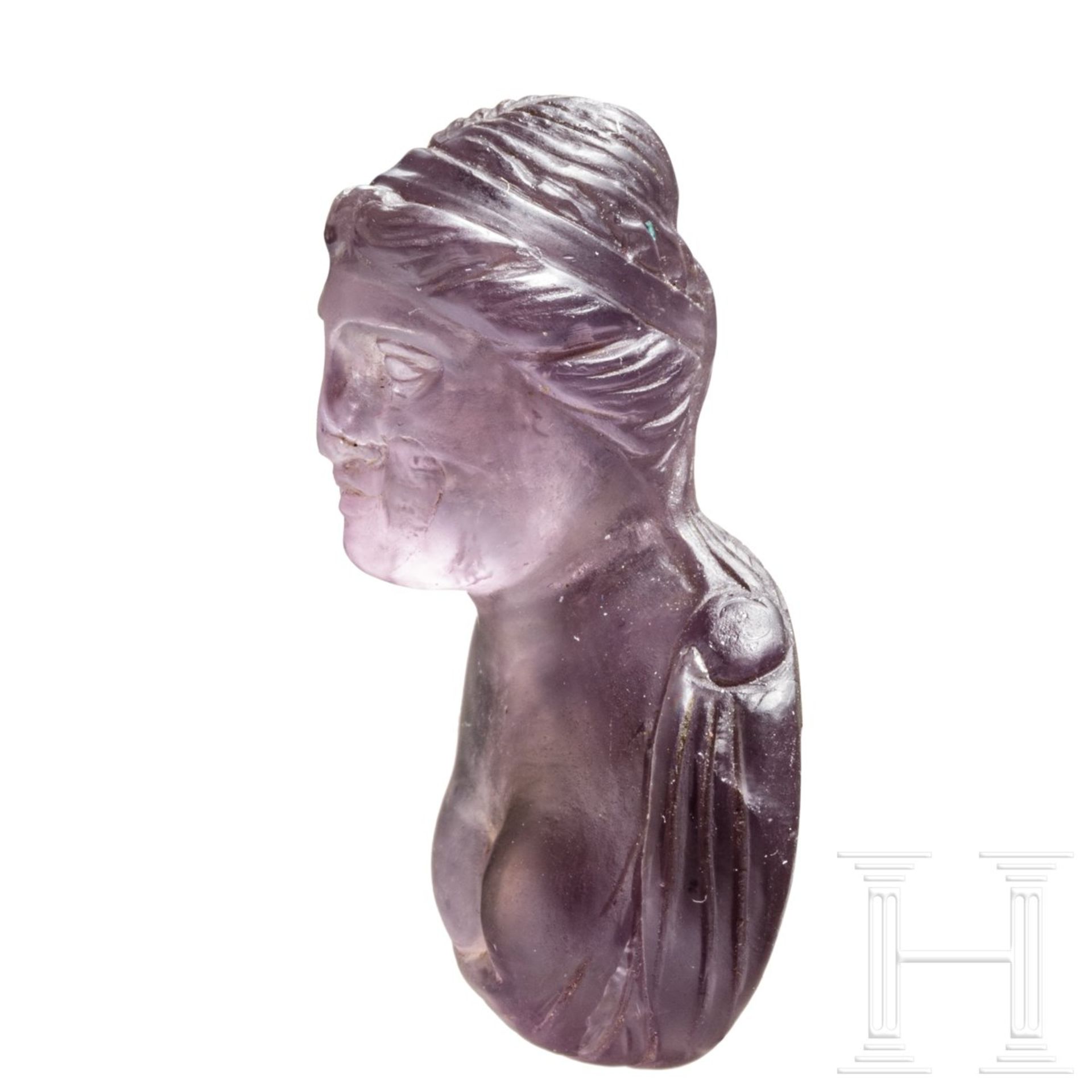 Miniaturbüste einer Frau, violetter Amethyst, parthisch, 2. - 1. Jhdt. v. Chr. - Bild 5 aus 5
