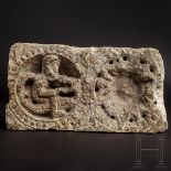Fragment eines romanischen Kalksteinfrieses, Frankreich, wohl Cluny, 11./12. Jhdt.
