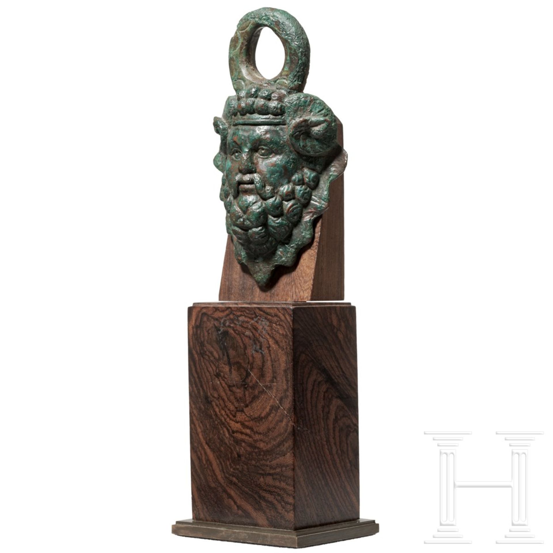 Bronze-Attasche mit dem Haupt des Jupiter-Ammon, römisch, 1. - 2. Jhdt. - Image 2 of 5