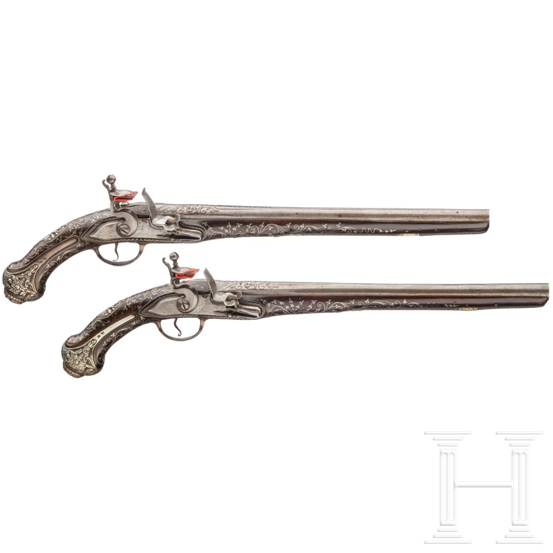 Ein Paar silbermontierte Steinschloss-Orientpistolen, osmanisch, um 1820/30
