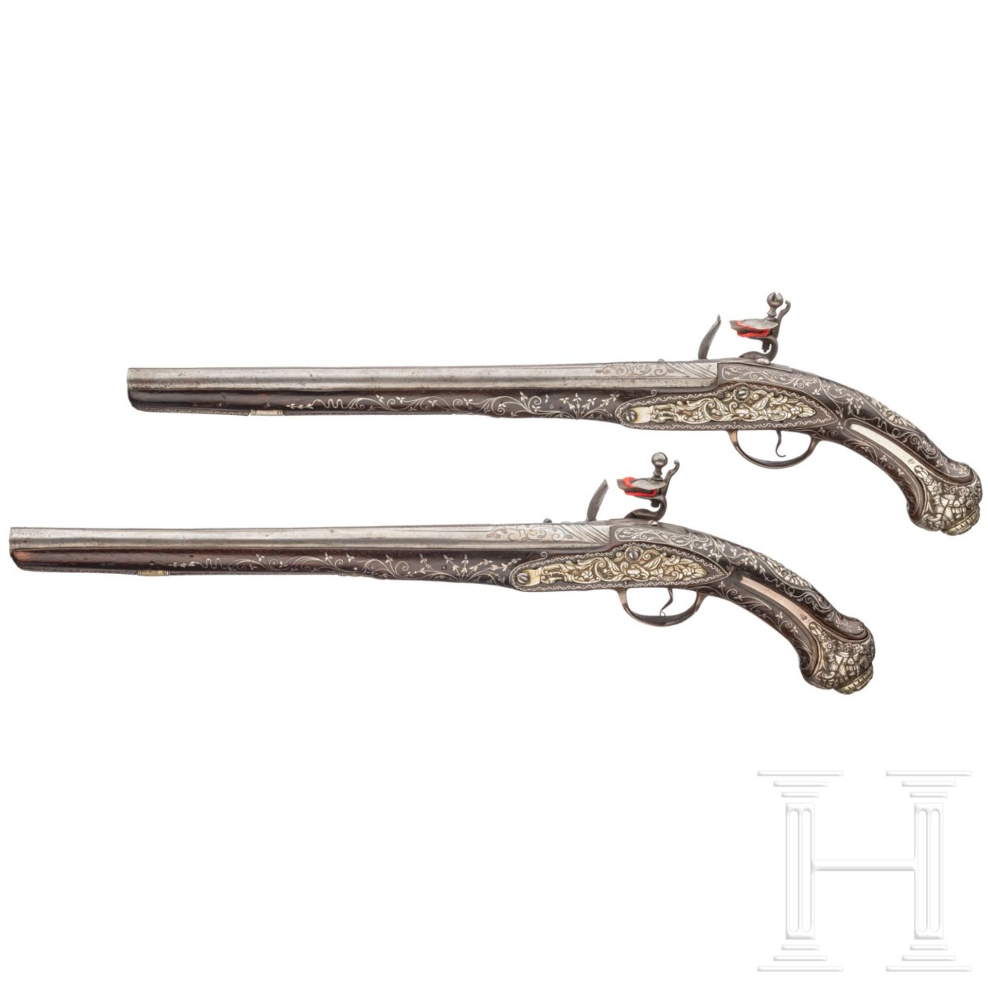 Ein Paar silbermontierte Steinschloss-Orientpistolen, osmanisch, um 1820/30 - Bild 2 aus 9