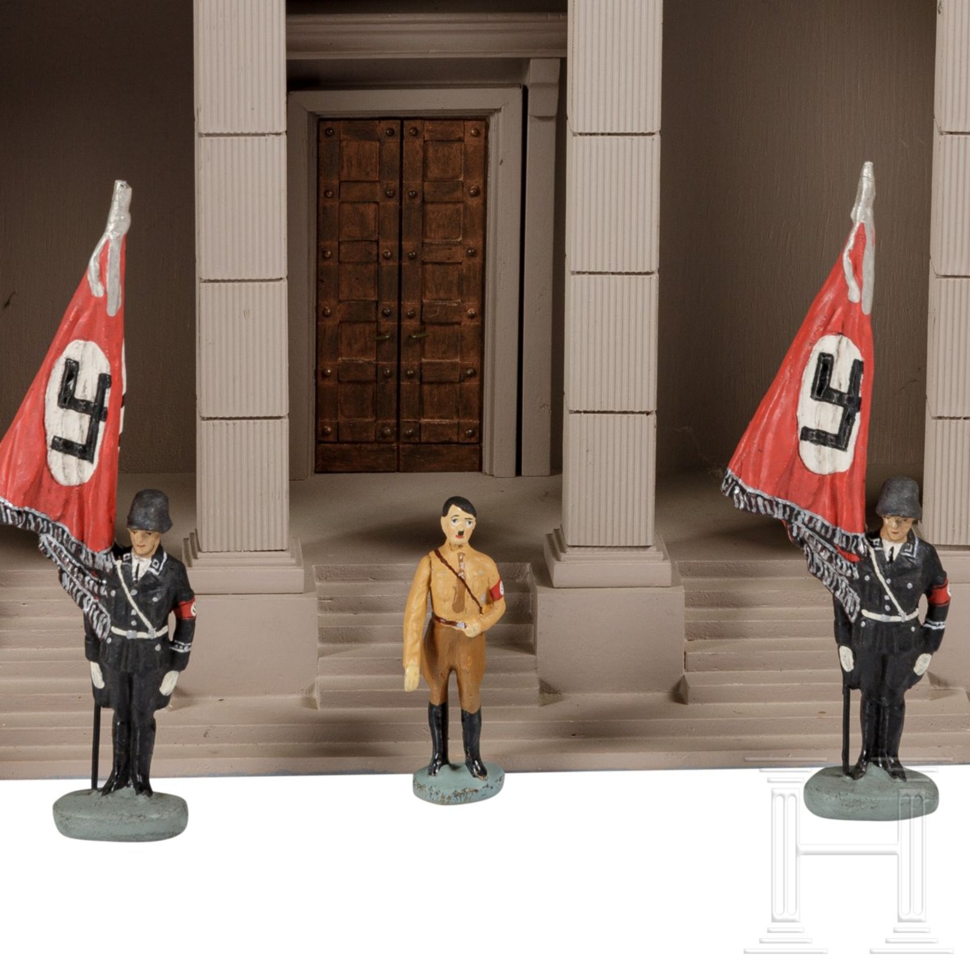 <de>Reichskanzlei Berlin Modellbau Jonas Berlin mit Seitenflügeln, zwei Fahnen und drei Figuren, zu  - Bild 6 aus 6